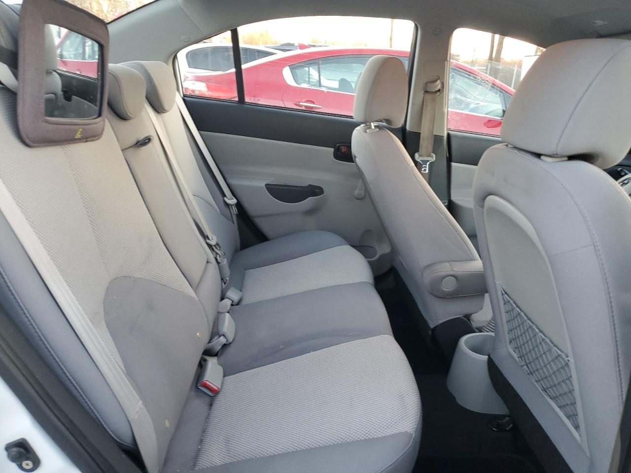2011 Hyundai Accent - Image 10