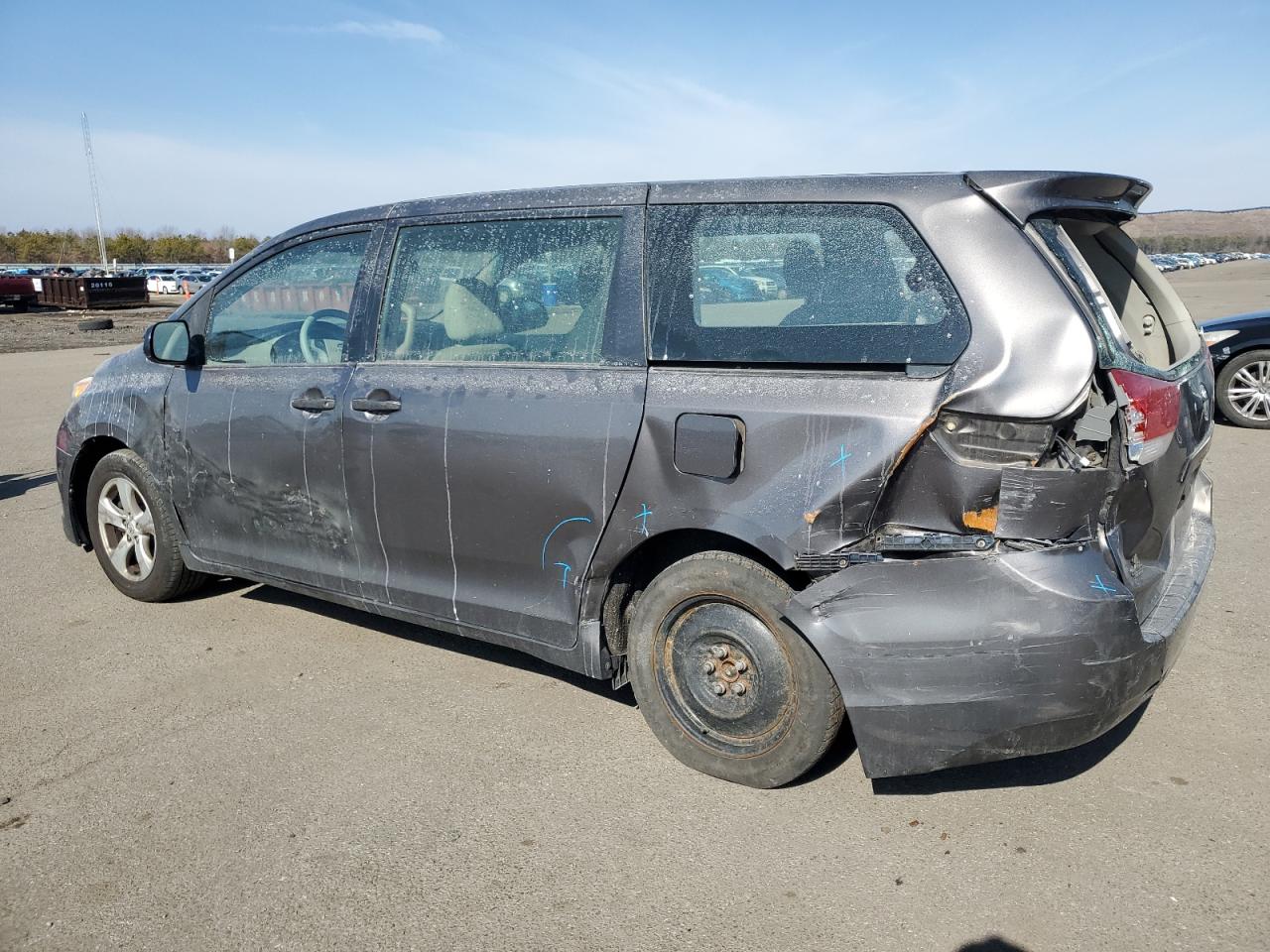 2013 Toyota Sienna - Image 2