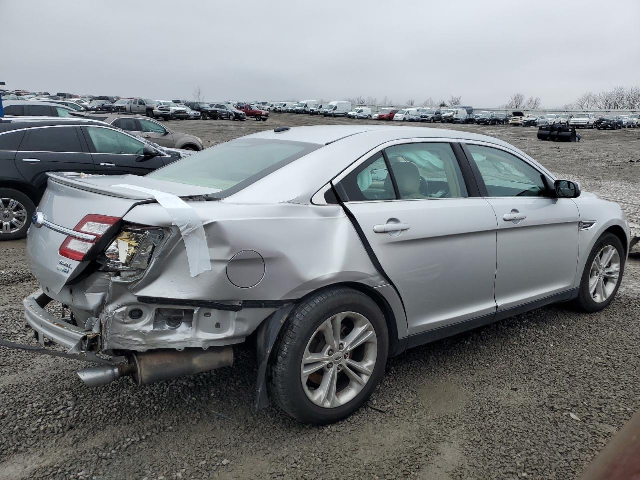 2015 Ford Taurus - Image 3