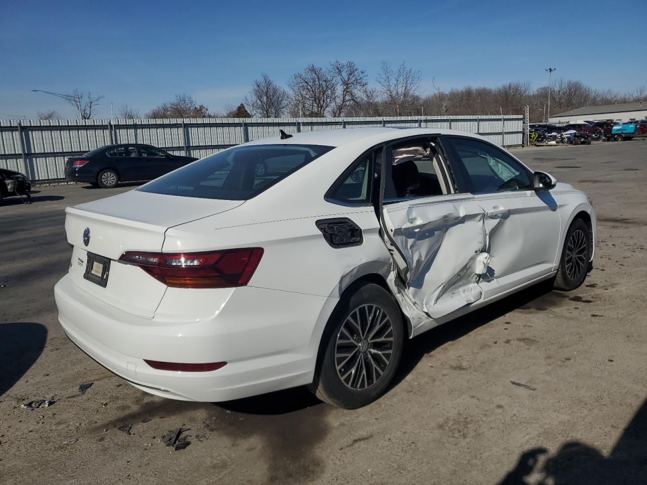 2019 Volkswagen Jetta - Image 3
