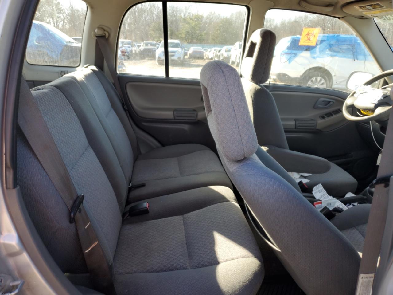 2004 Chevrolet Tracker - Image 11