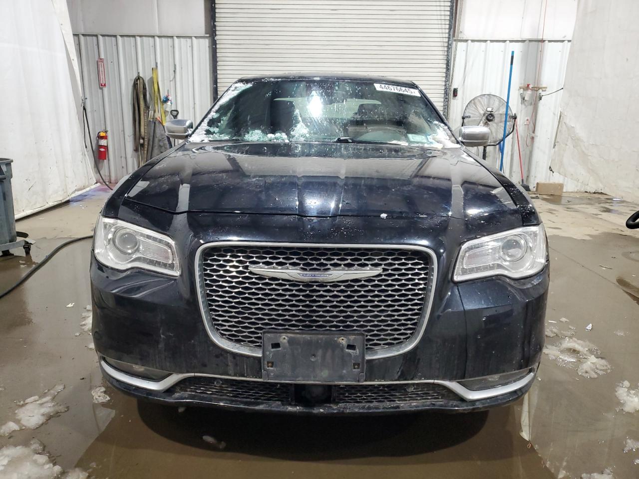 2016 Chrysler 300 - Image 5