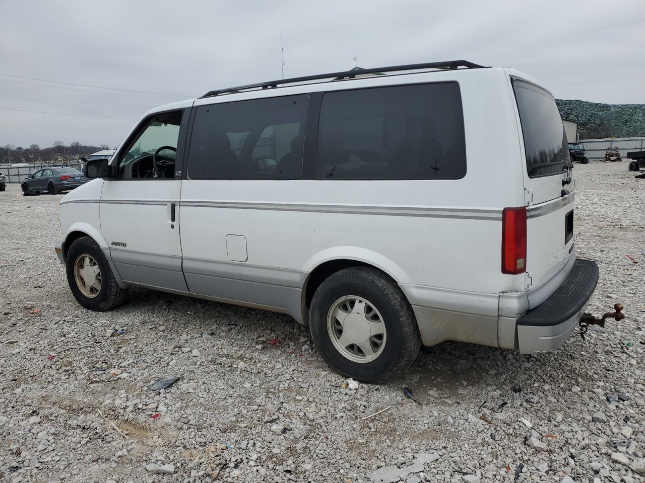 1997 Chevrolet Astro - Image 2