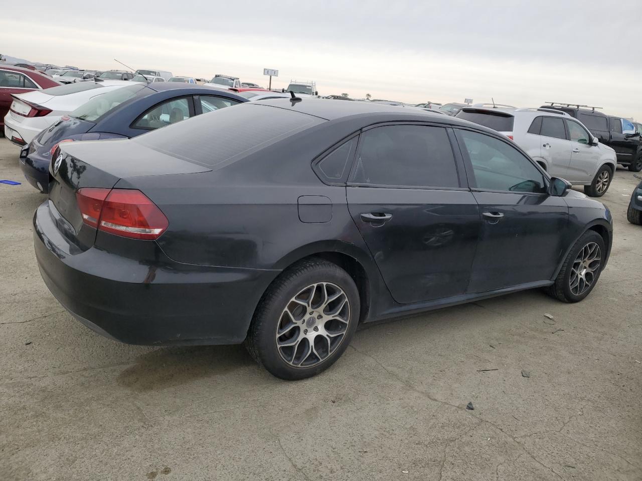 2015 Volkswagen Passat - Image 3