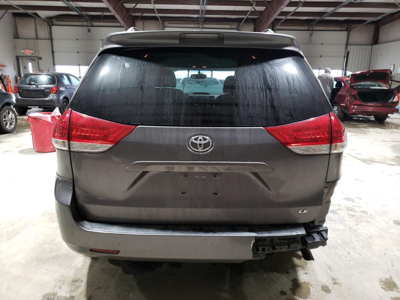 2014 Toyota Sienna - Image 6