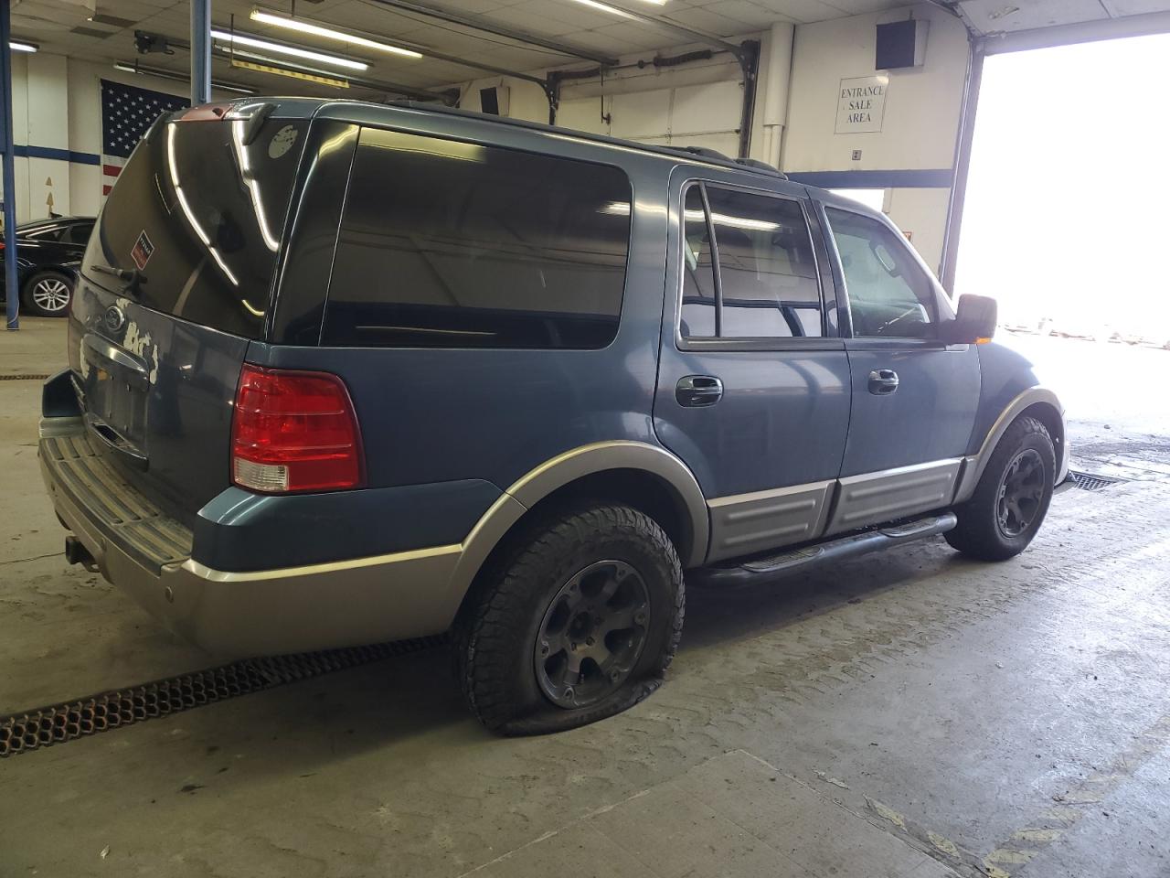 2004 Ford Expedition - Image 3