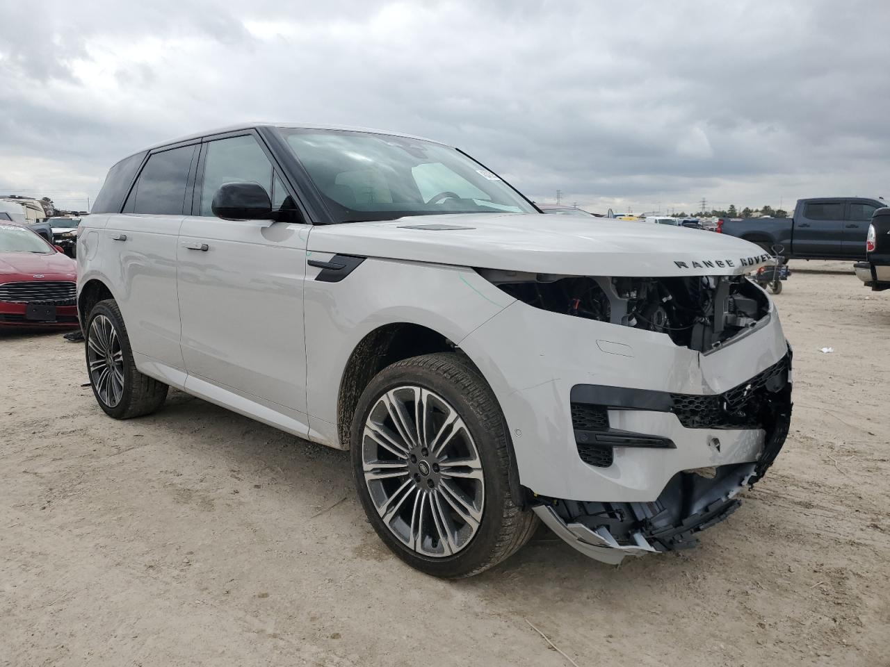 2024 Land Rover Range Rover - Image 4