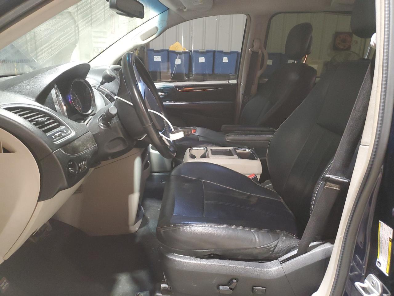 2013 Chrysler Town & Country - Image 7