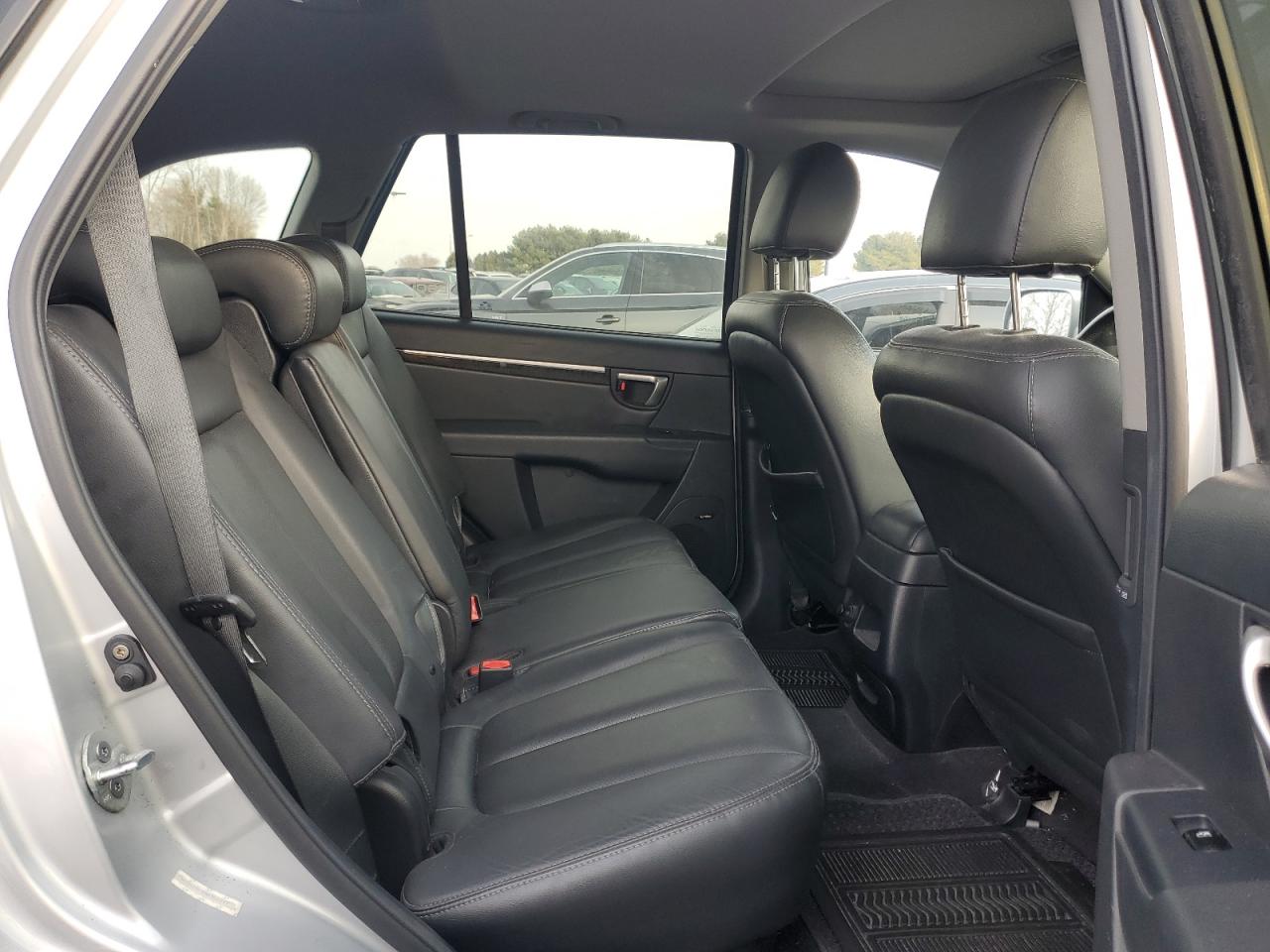 2009 Hyundai Santa Fe - Image 11