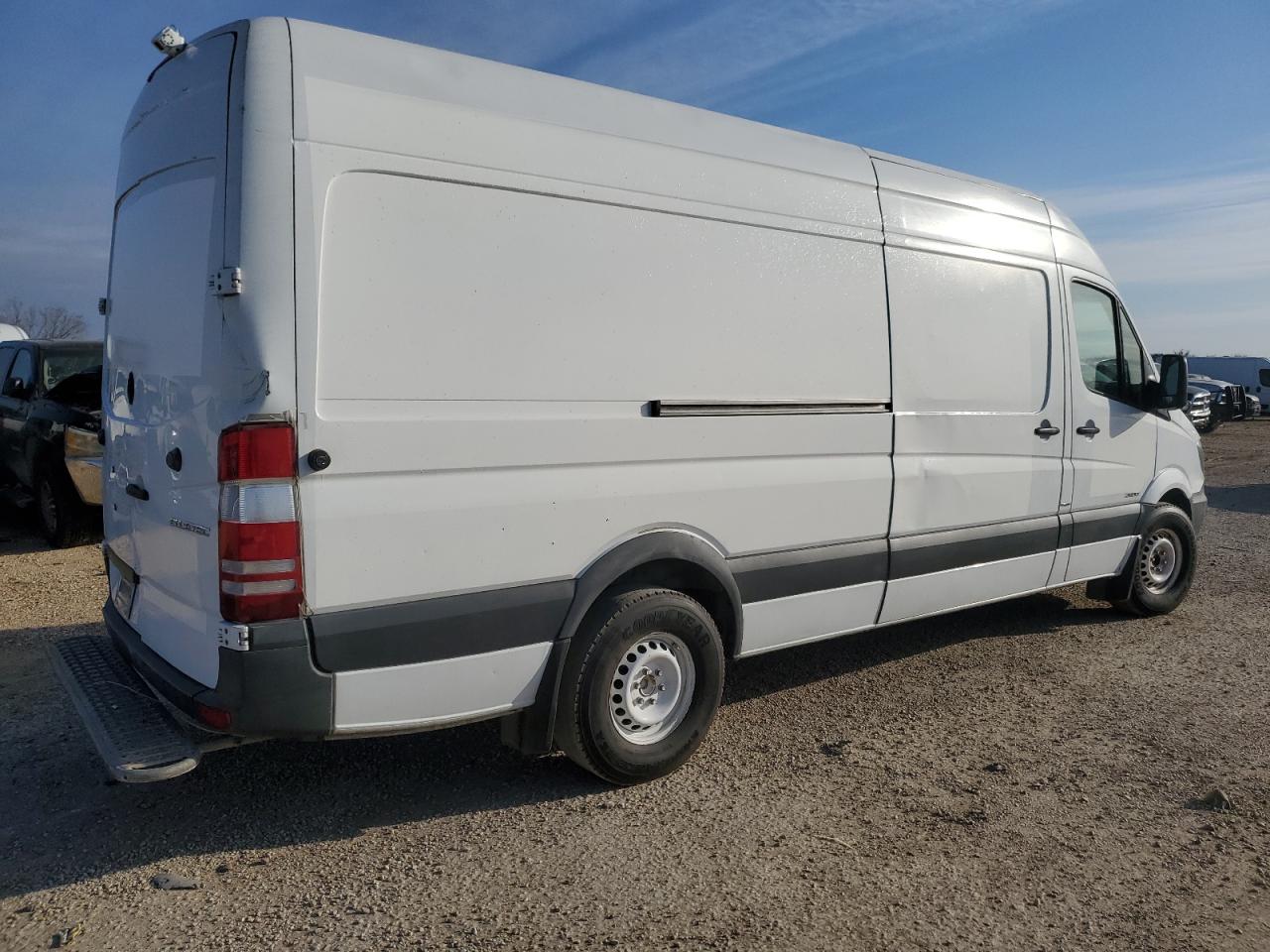 2014 Mercedes-Benz Sprinter - Image 3