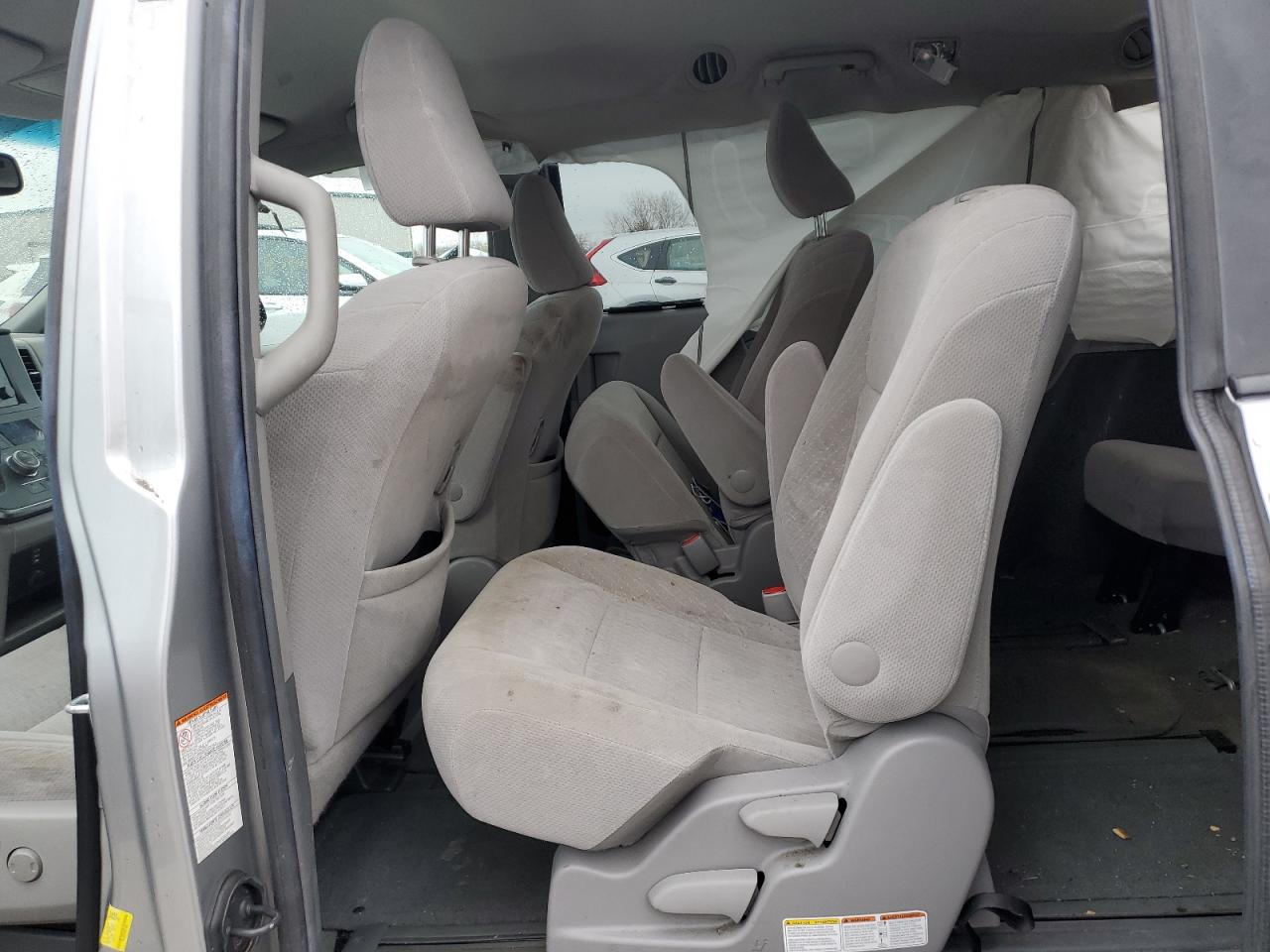 2017 Toyota Sienna - Image 11