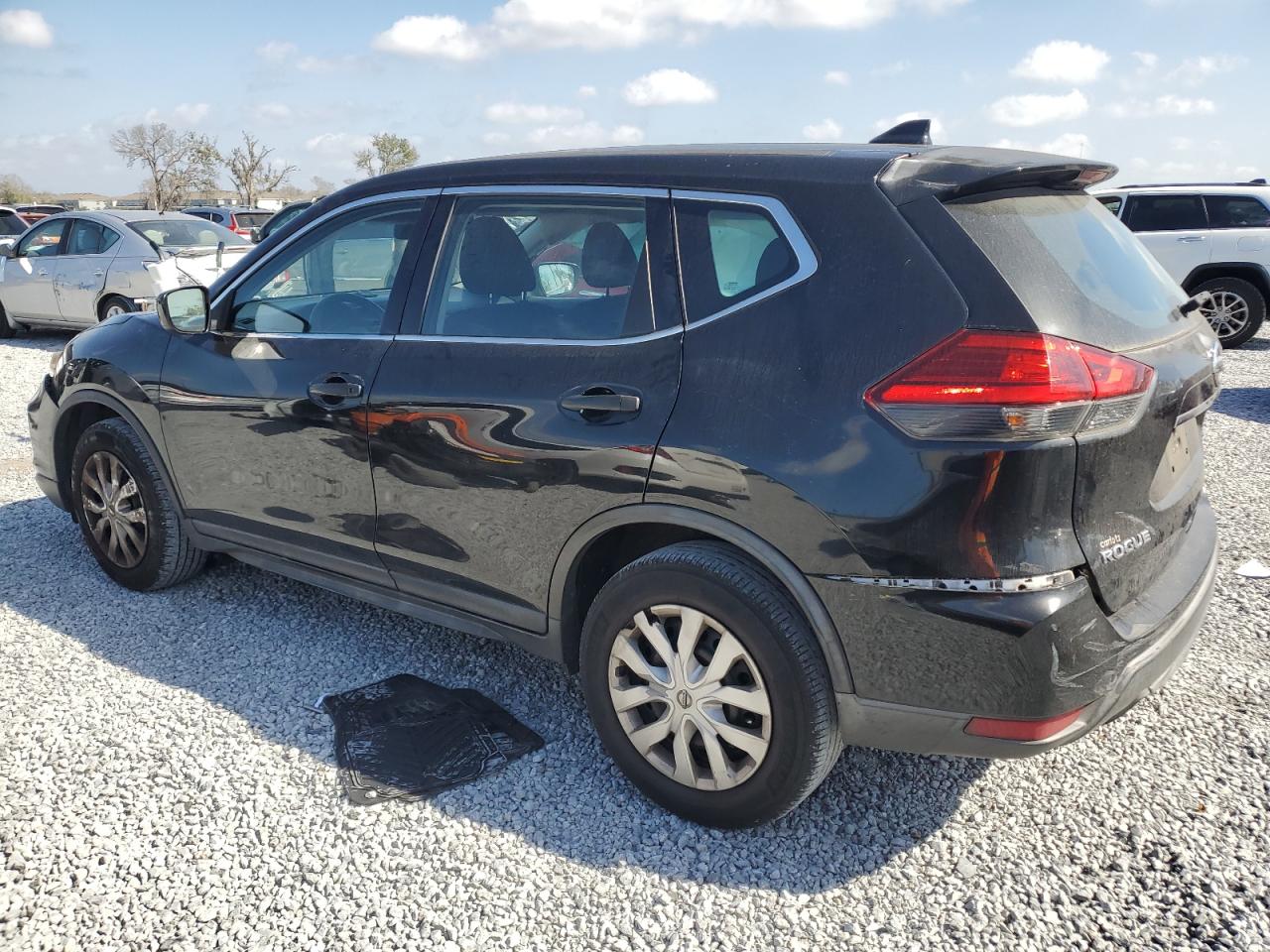 2017 Nissan Rogue - Image 2