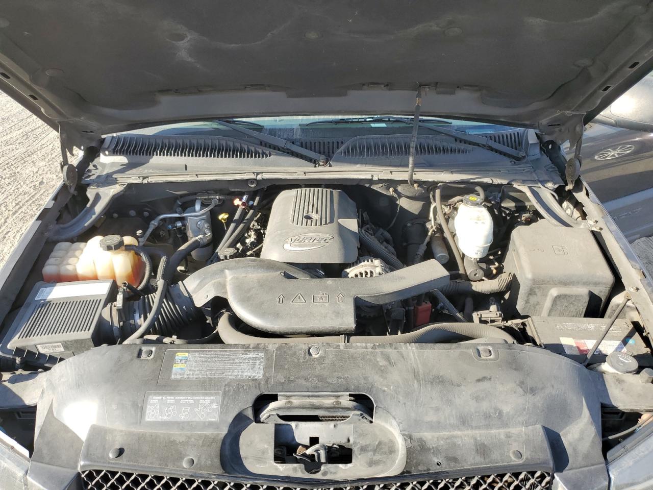 2005 Chevrolet Avalanche - Image 11