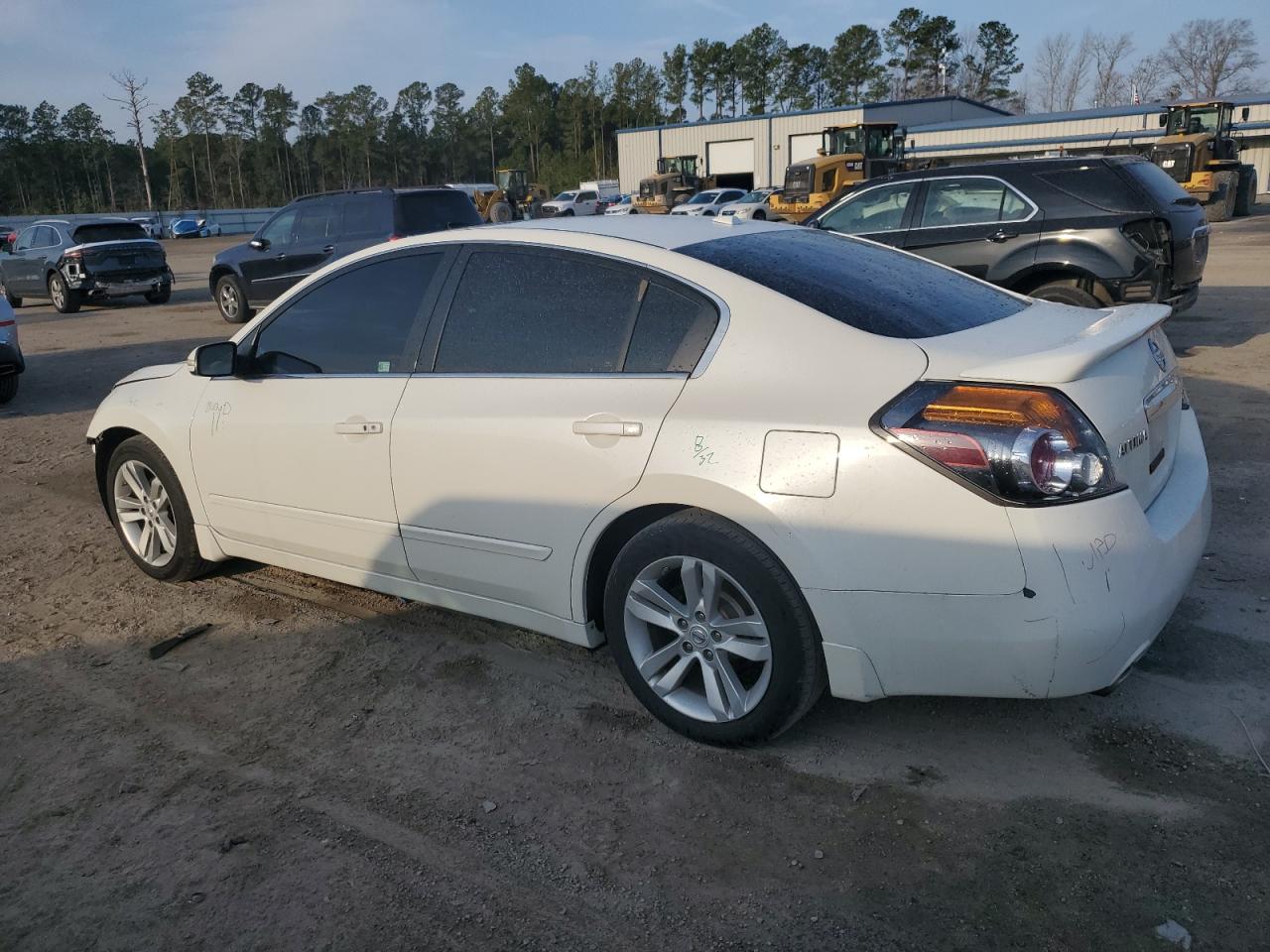 2010 Nissan Altima - Image 2