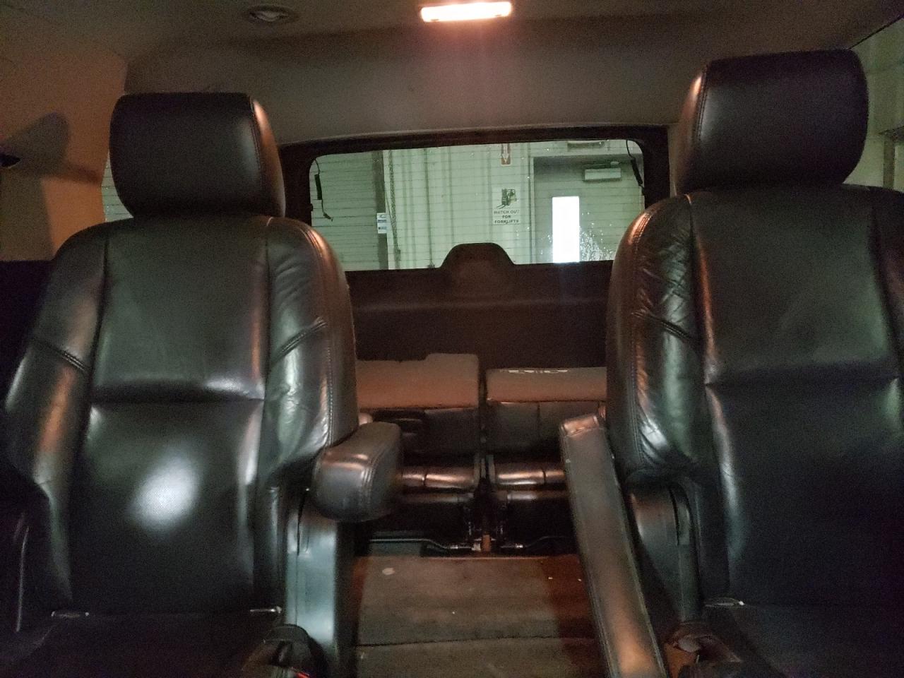 2011 Cadillac Escalade - Image 10