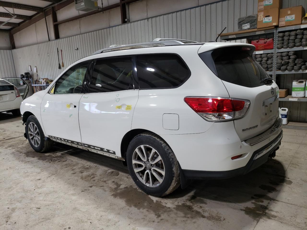 2014 Nissan Pathfinder - Image 2