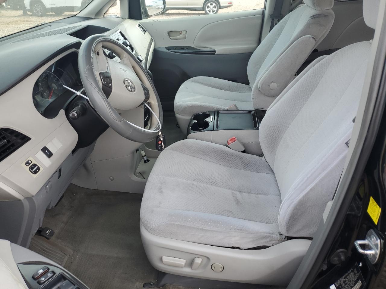 2011 Toyota Sienna - Image 7