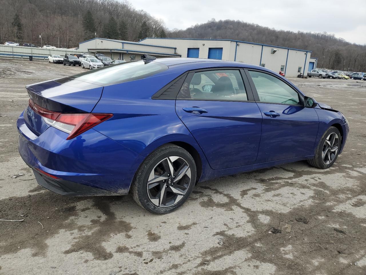 2023 Hyundai Elantra - Image 3