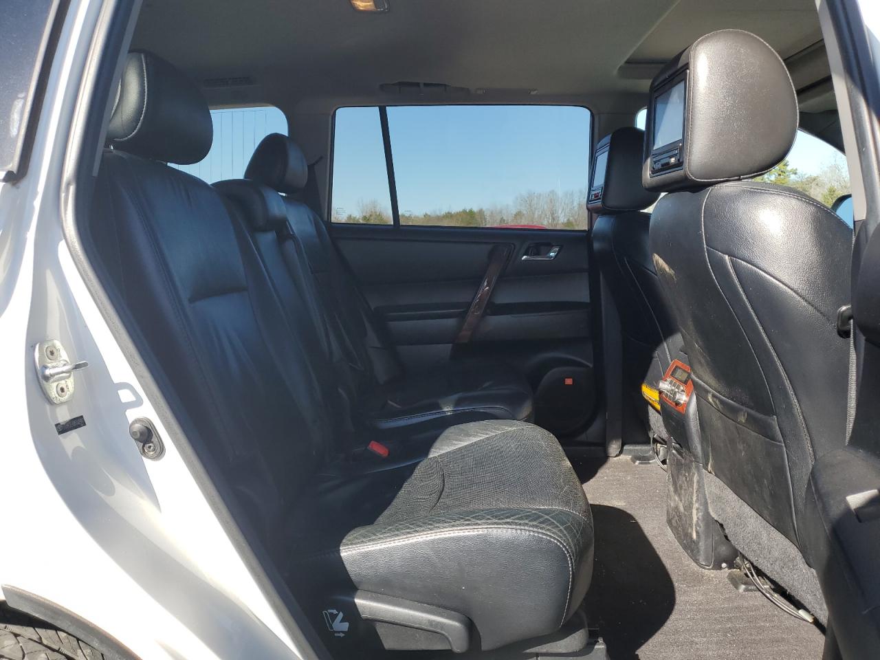 2011 Toyota Highlander - Image 11