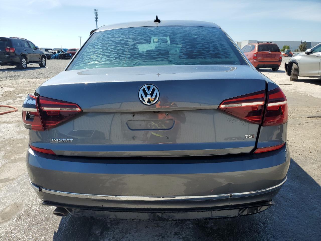 2018 Volkswagen Passat - Image 6
