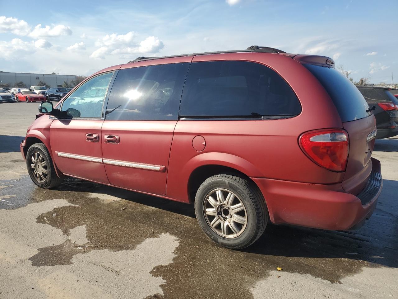 2006 Chrysler Town & Country - Image 2