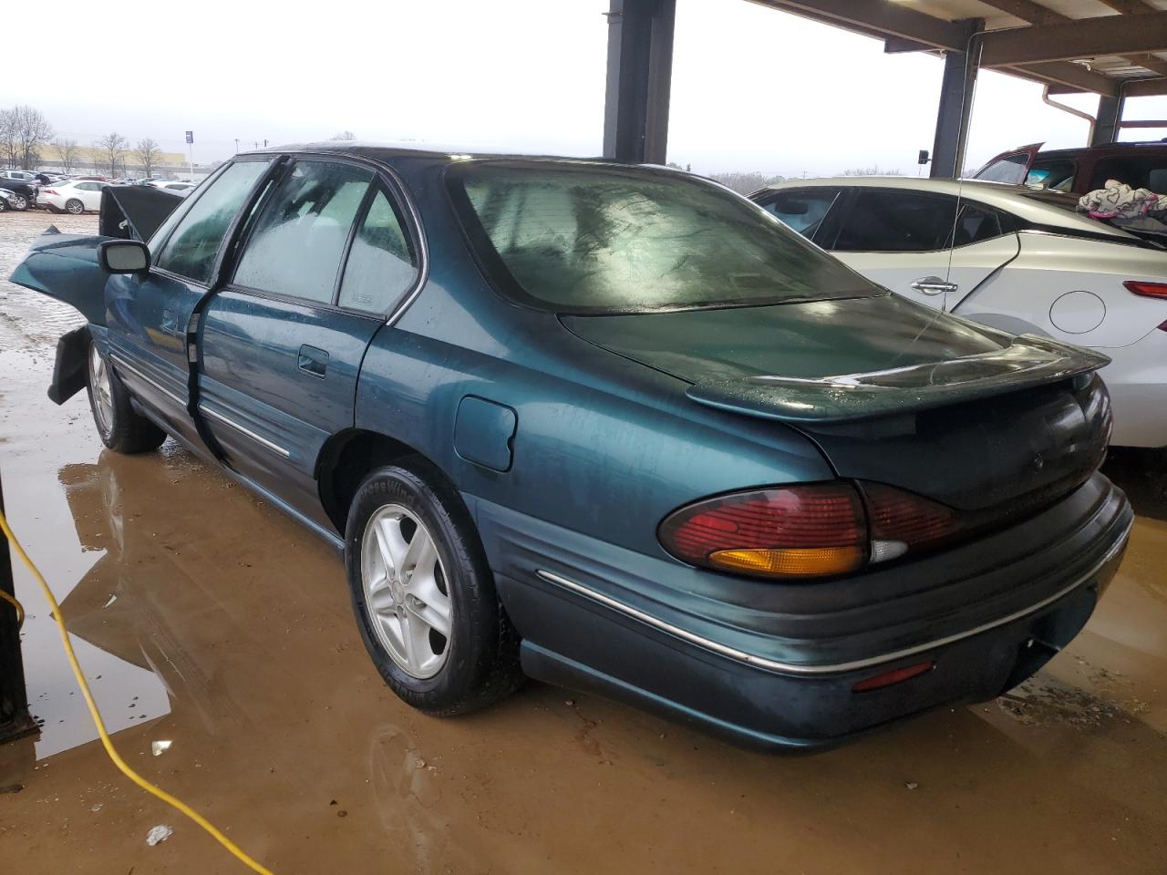 1997 Pontiac Bonneville - Image 2