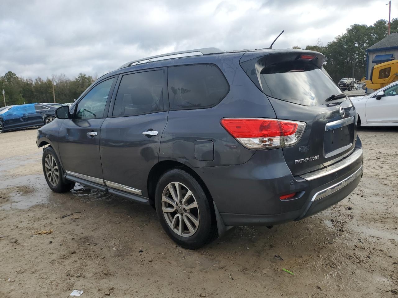 2014 Nissan Pathfinder - Image 2