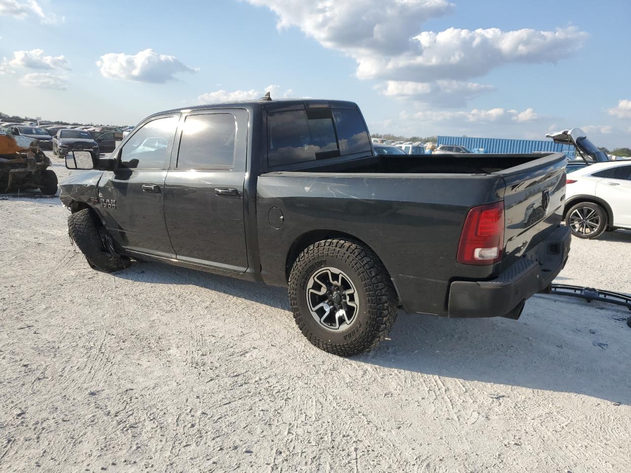 2016 RAM 1500 - Image 2