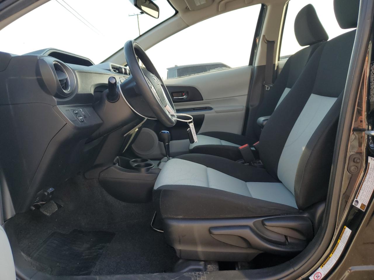 2012 Toyota Prius - Image 7