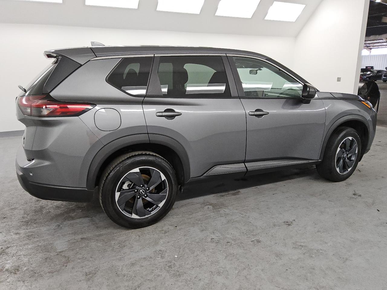2024 Nissan Rogue - Image 3