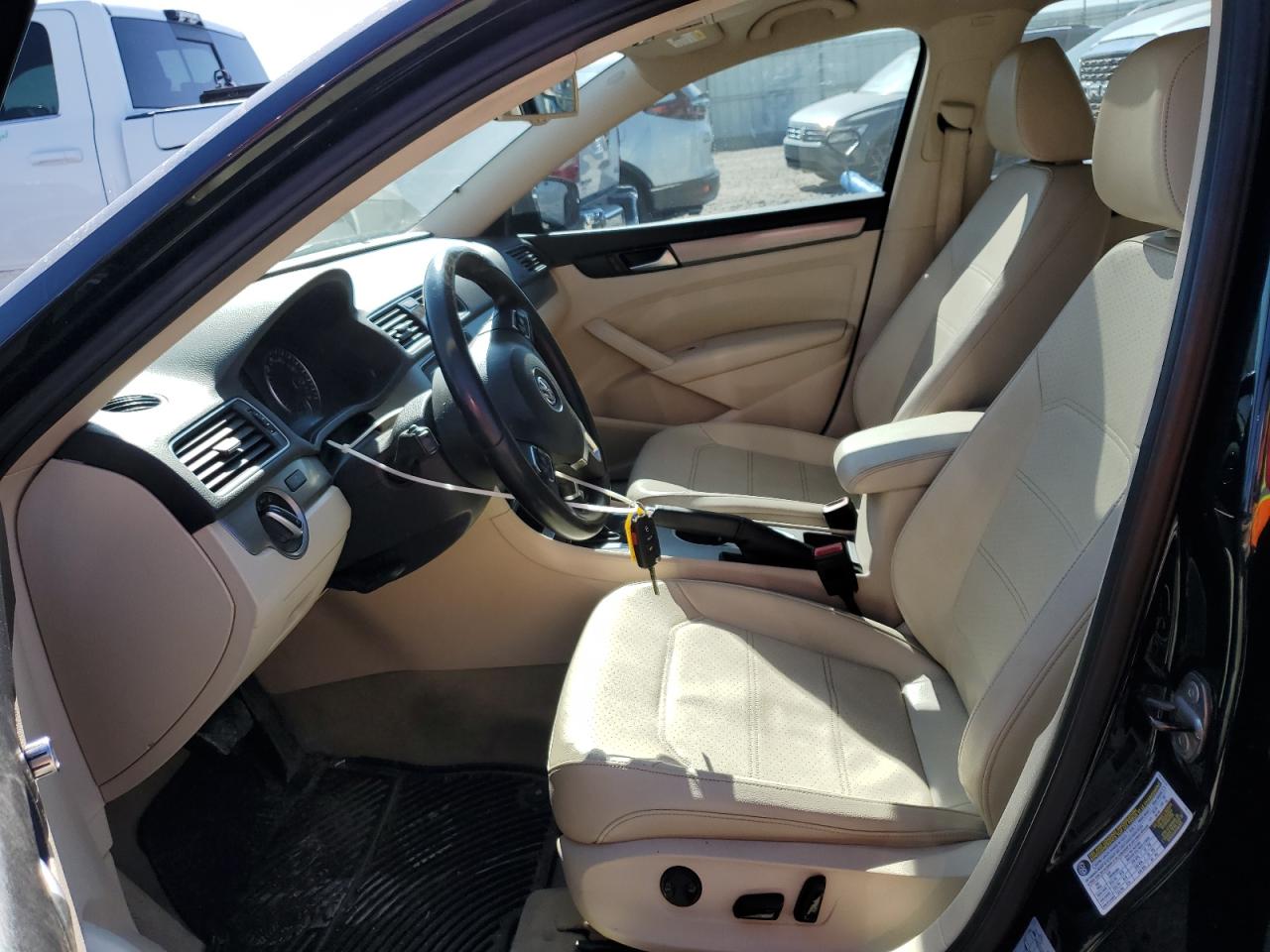2014 Volkswagen Passat - Image 7