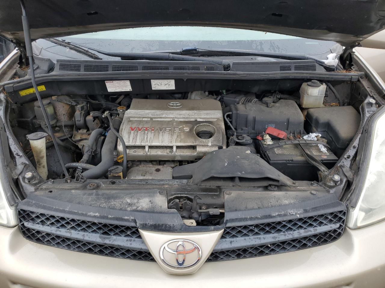 2004 Toyota Sienna - Image 12