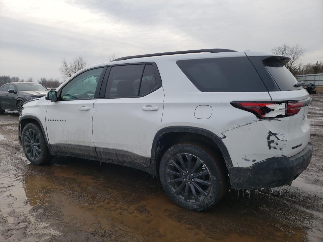 2022 Chevrolet Traverse - Image 2