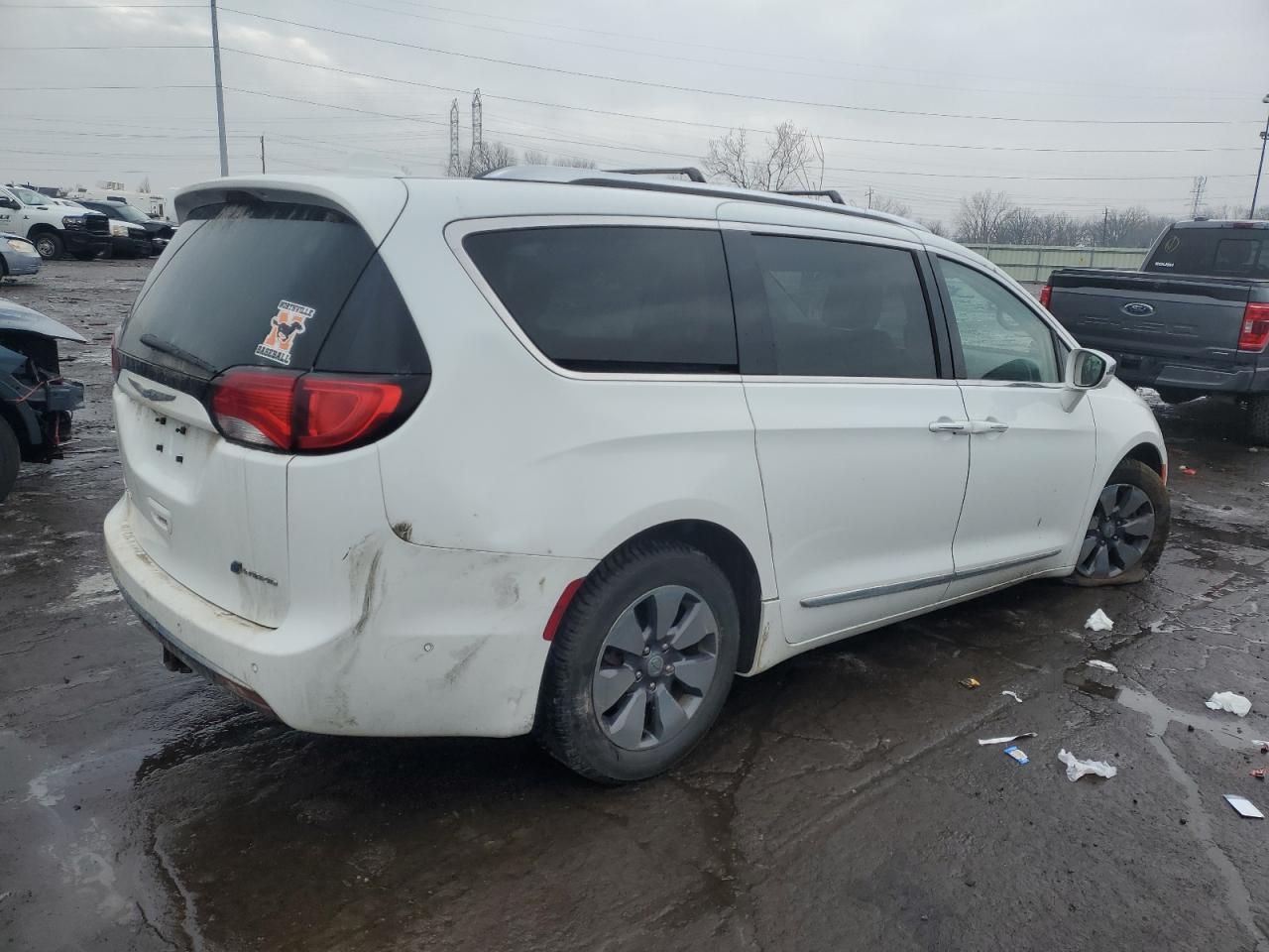 2018 Chrysler Pacifica - Image 3