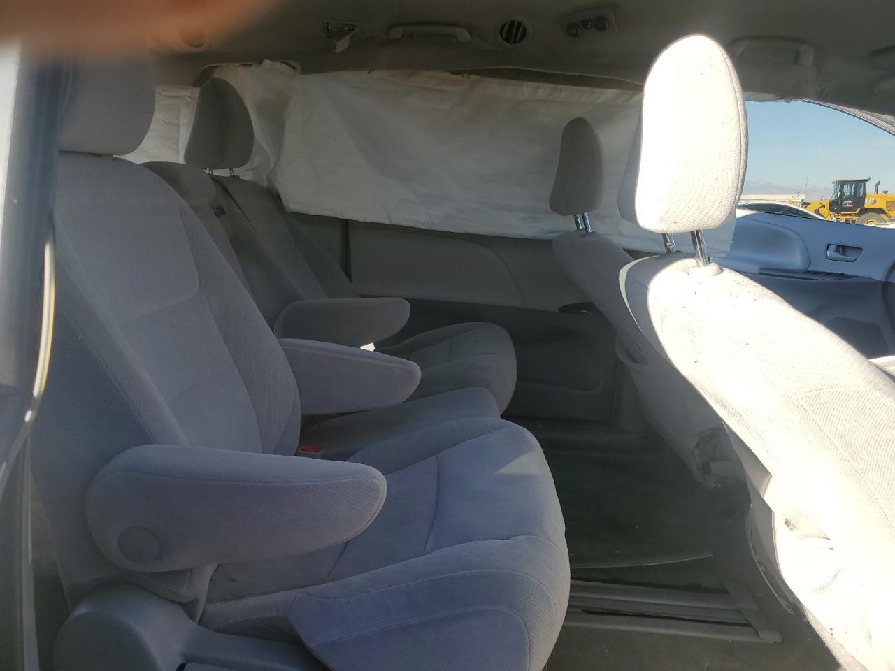 2011 Toyota Sienna - Image 11