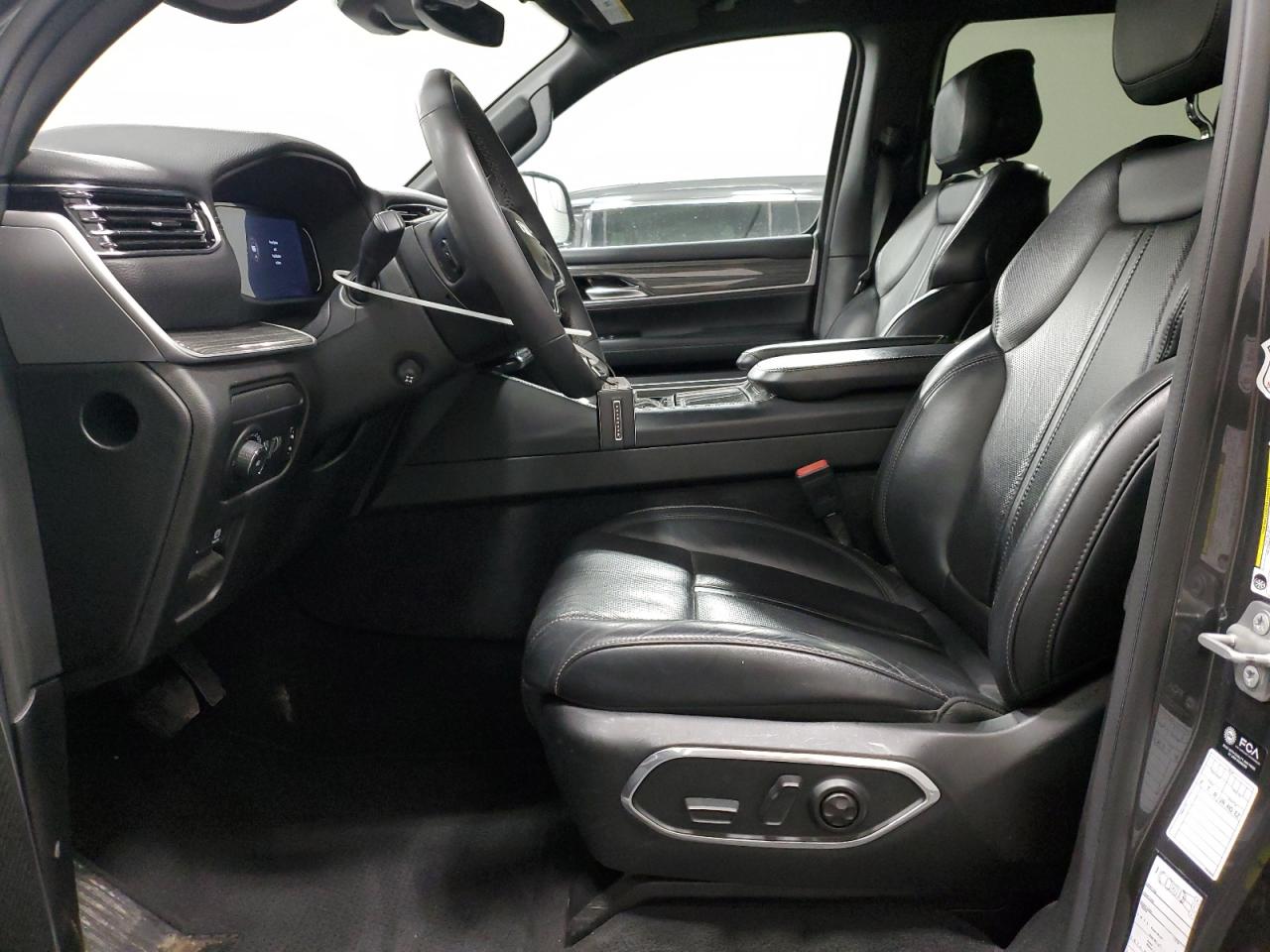 2022 Jeep Grand Wagoneer - Image 7