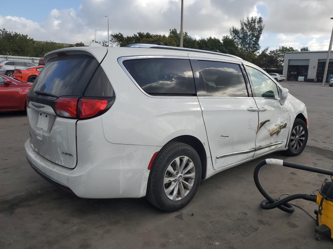 2019 Chrysler Pacifica - Image 3