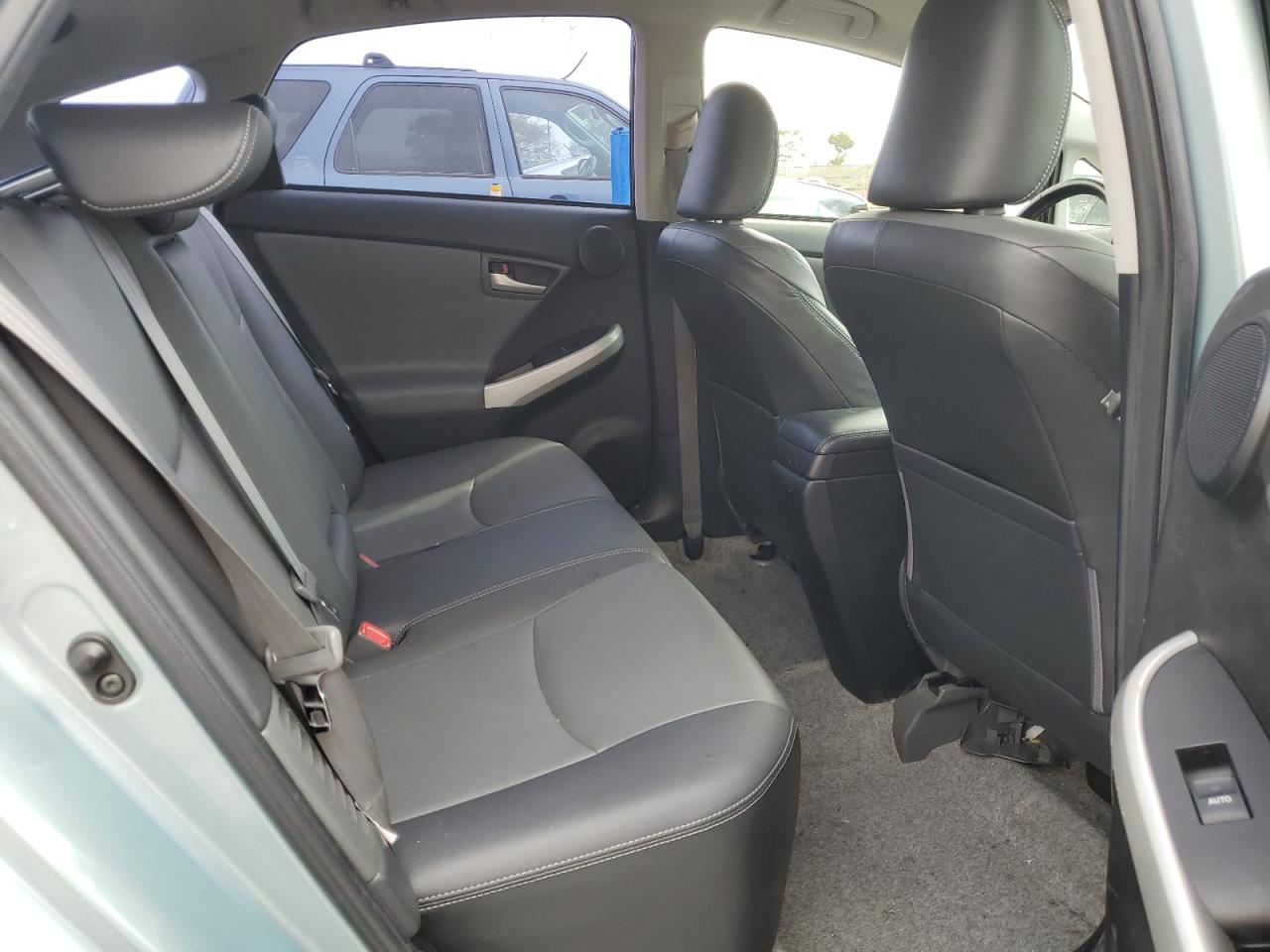 2012 Toyota Prius - Image 10