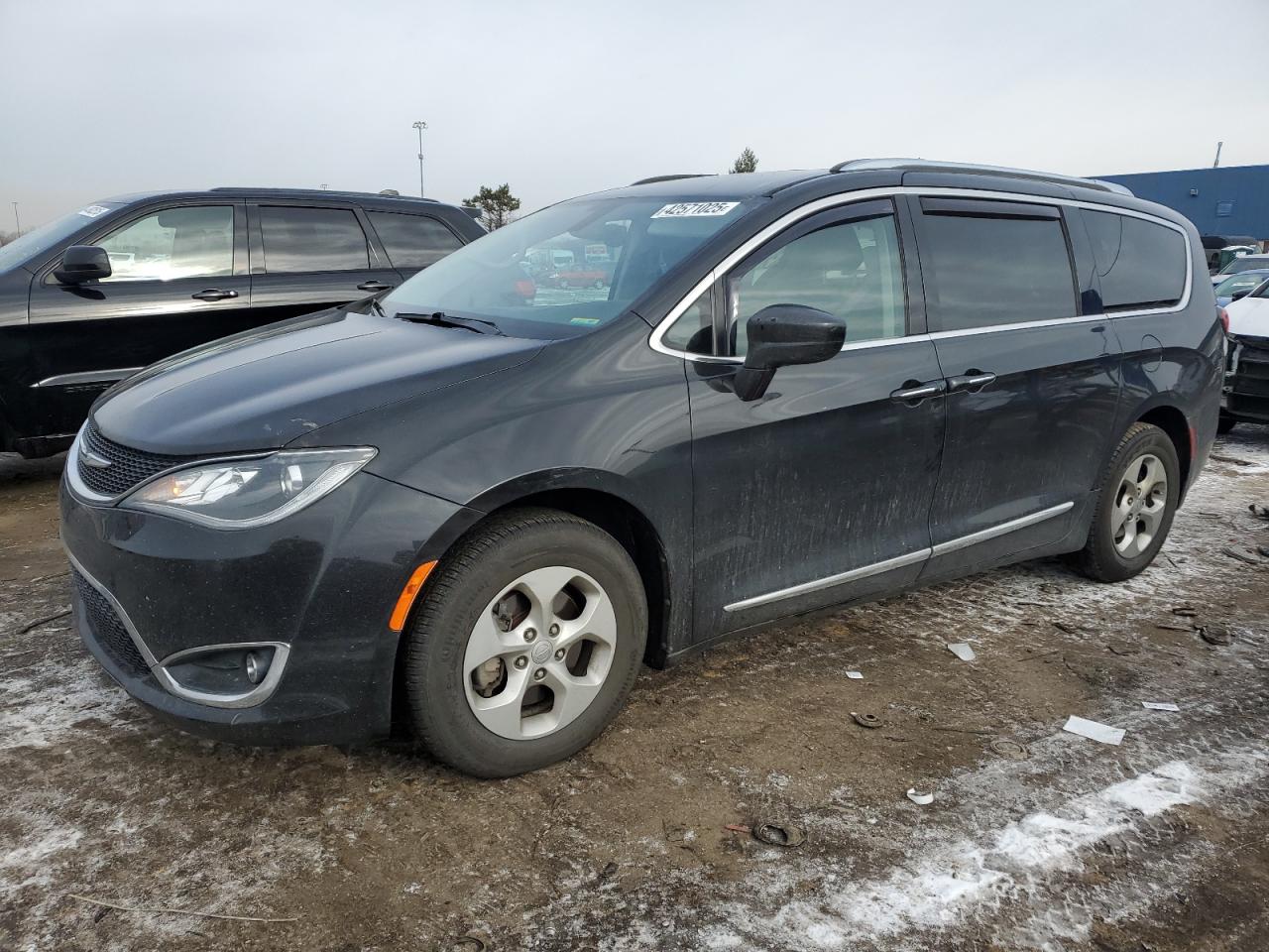 2017 Chrysler Pacifica - Image 1