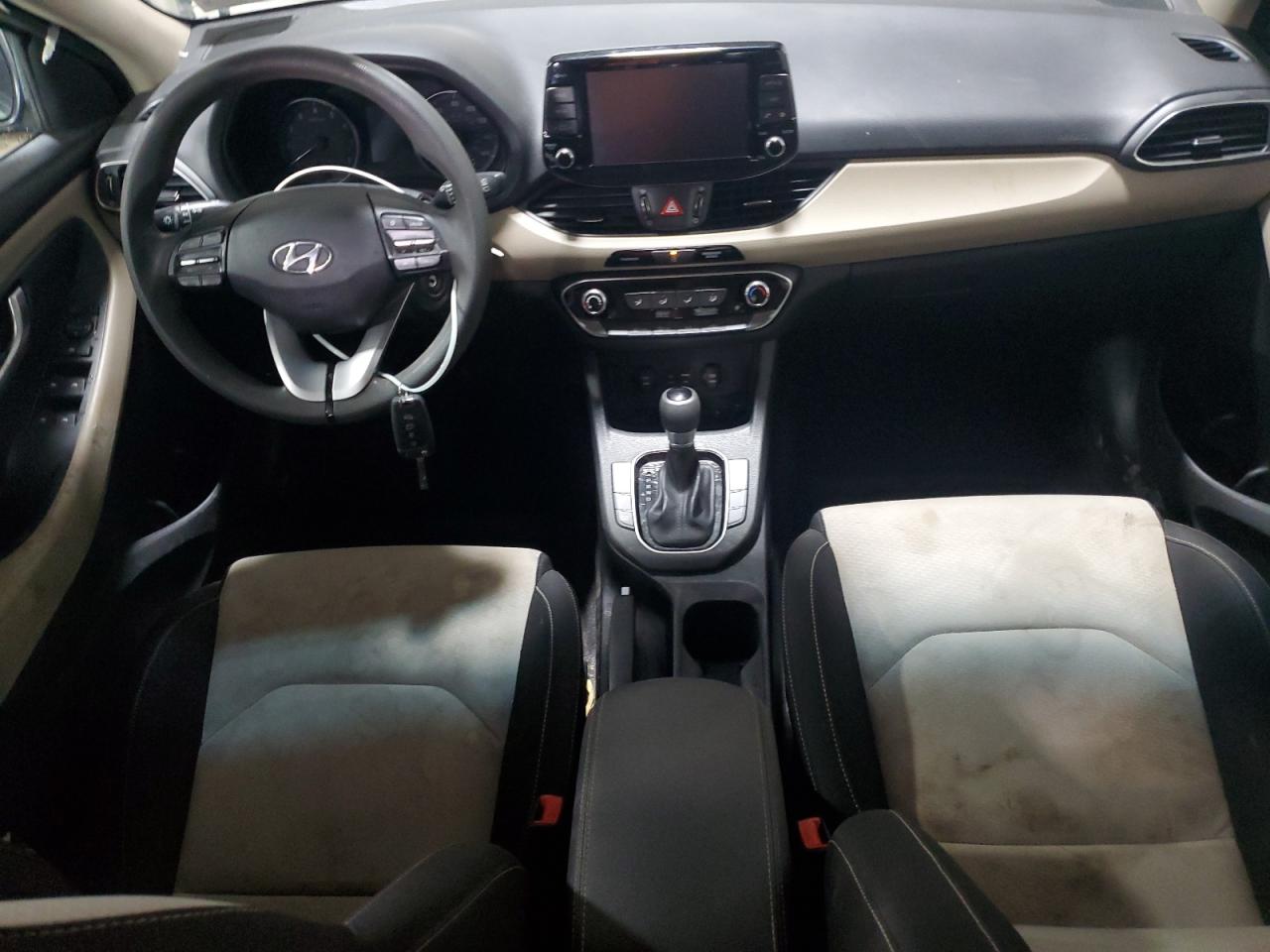 2018 Hyundai Elantra - Image 8