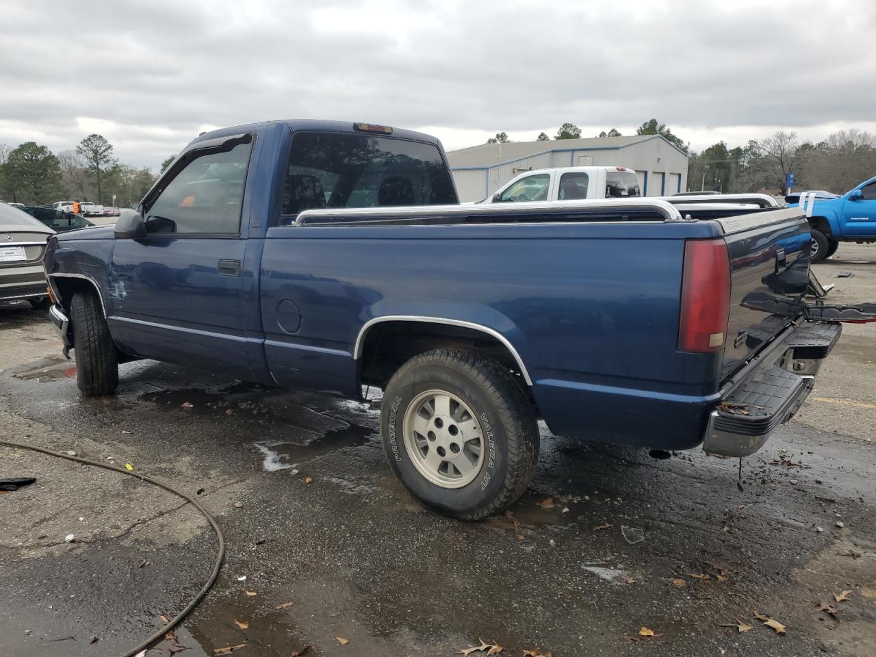 1995 Chevrolet GMT-400 - Image 2