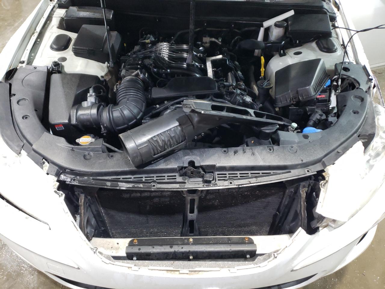2010 Hyundai Genesis - Image 11