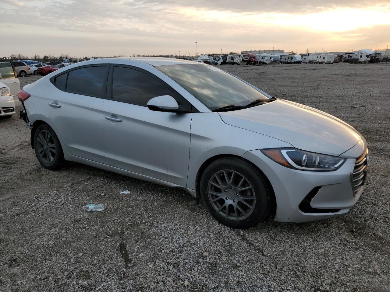 2018 Hyundai Elantra - Image 4