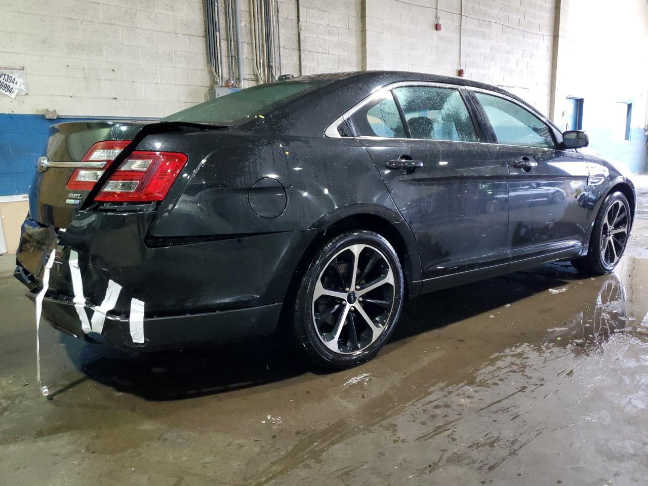 2015 Ford Taurus - Image 3