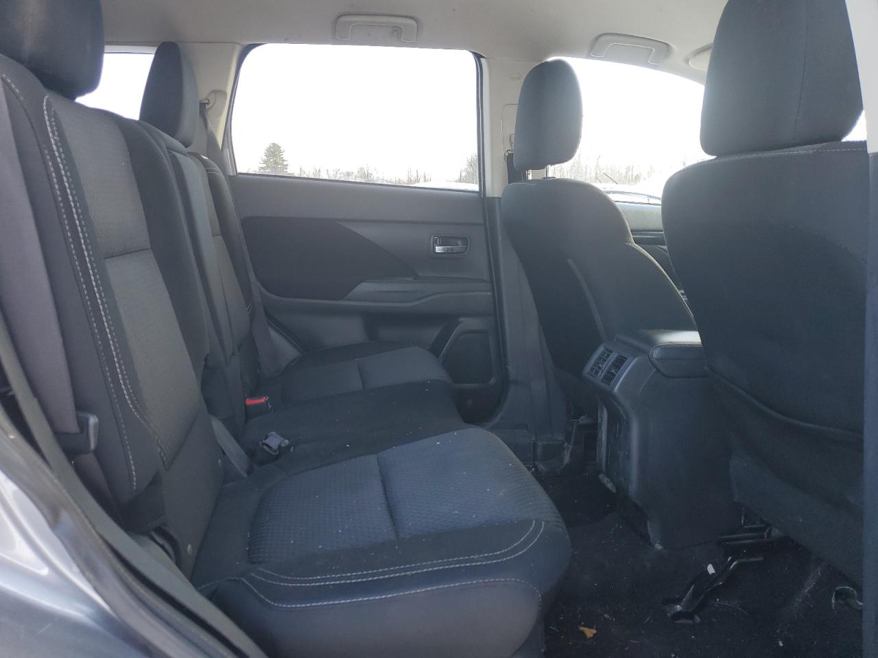 2019 Mitsubishi Outlander - Image 11
