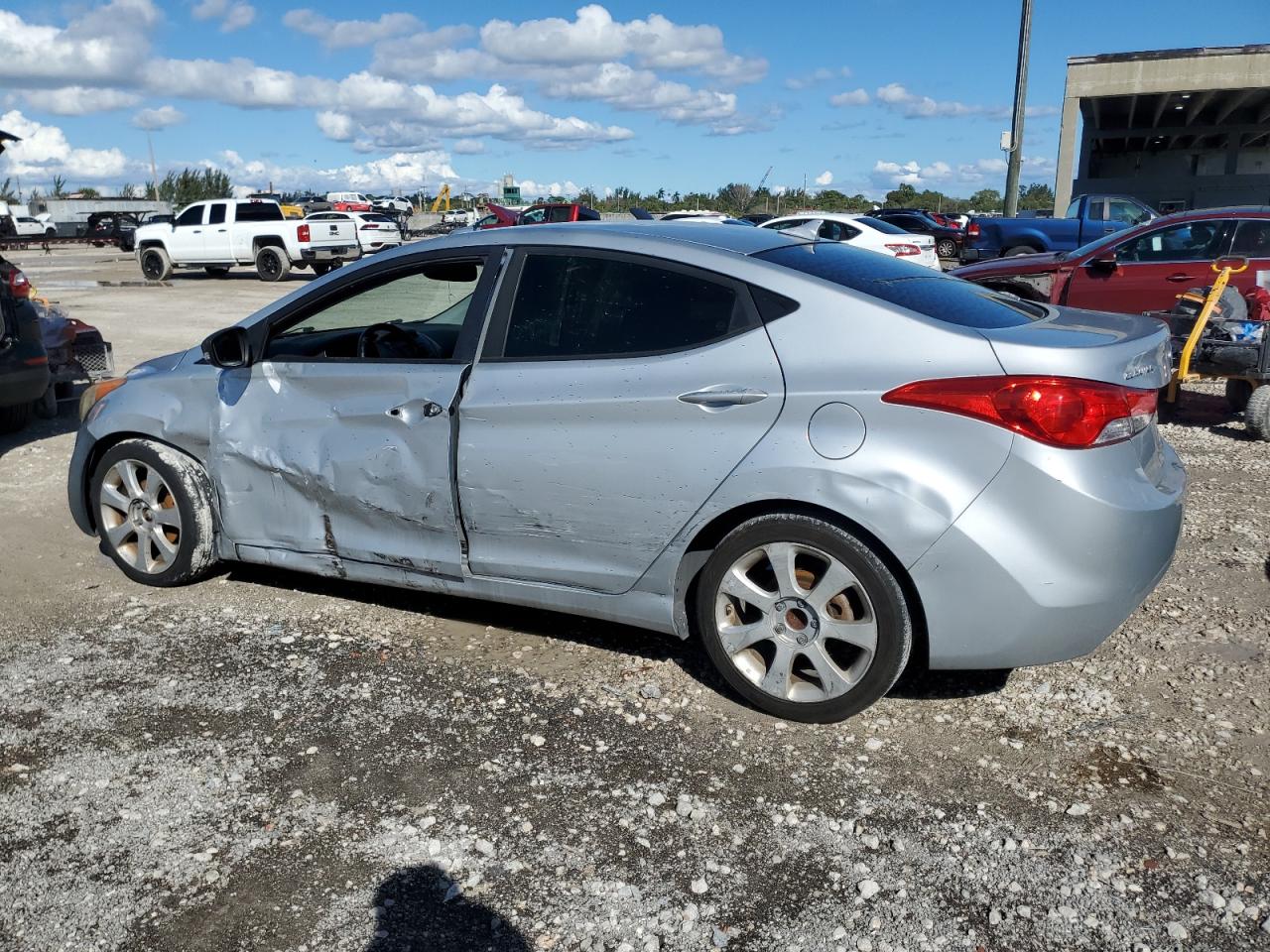 2013 Hyundai Elantra - Image 2