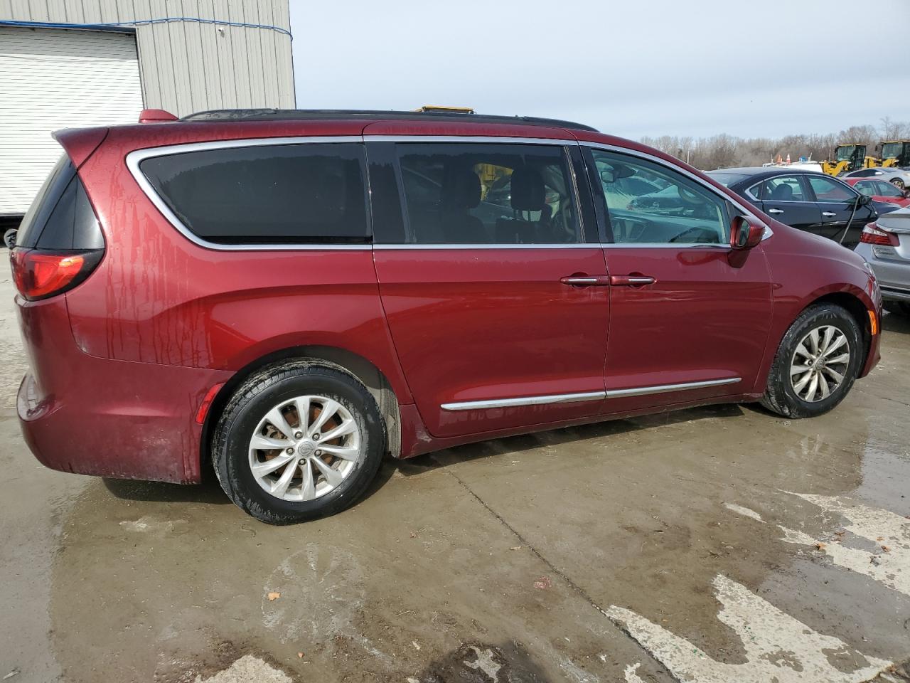 2017 Chrysler Pacifica - Image 3