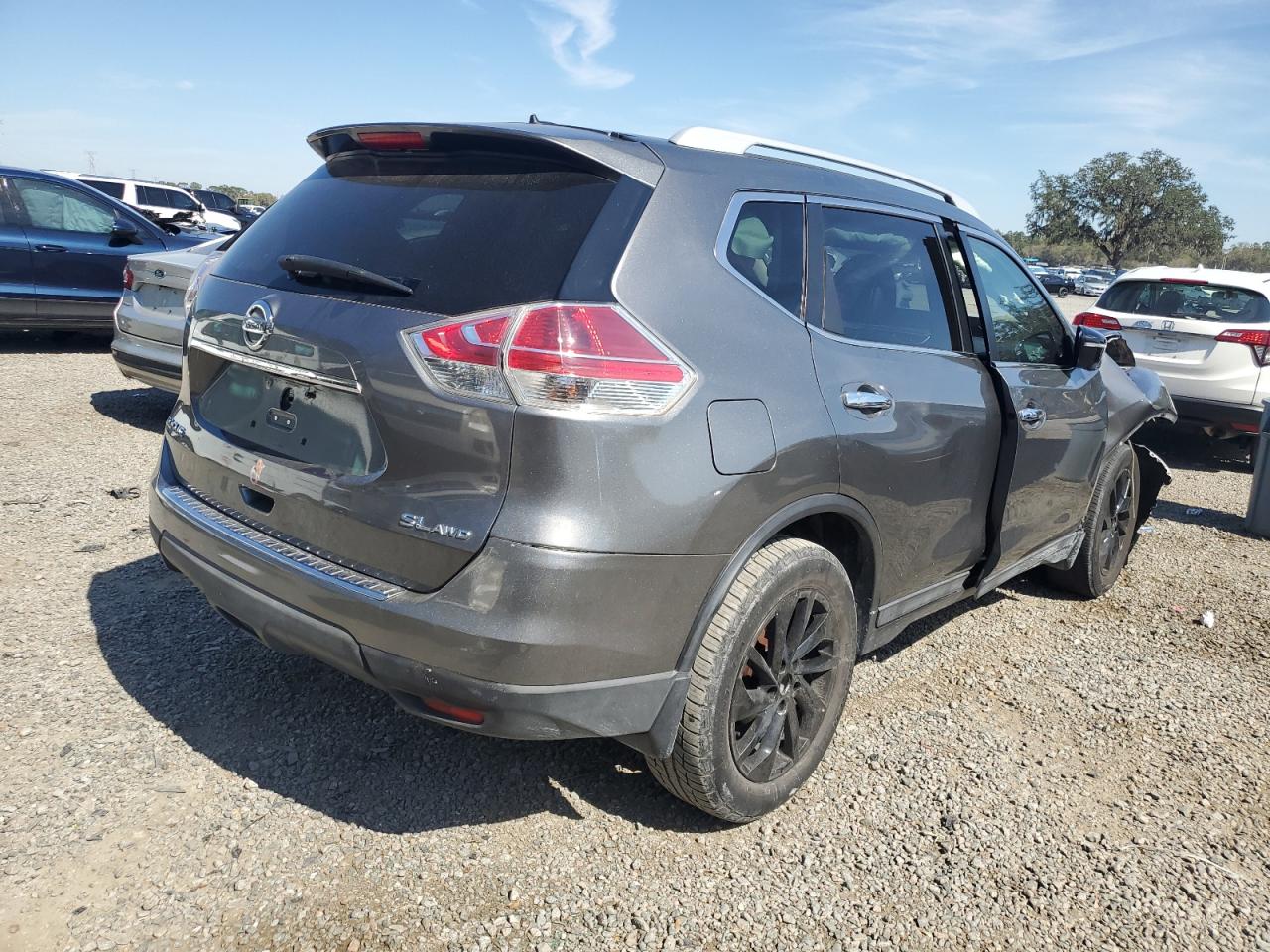 2015 Nissan Rogue - Image 3