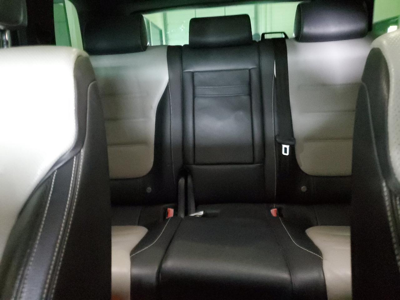 2017 Volkswagen Touareg - Image 10