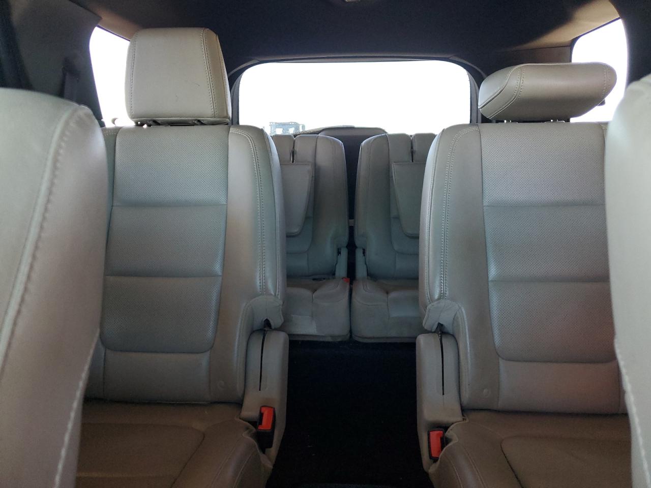 2011 Ford Explorer - Image 10
